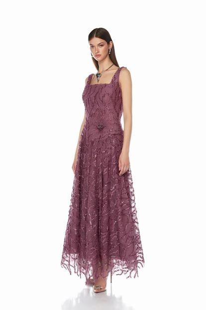Robe de soirée brodée de roses
